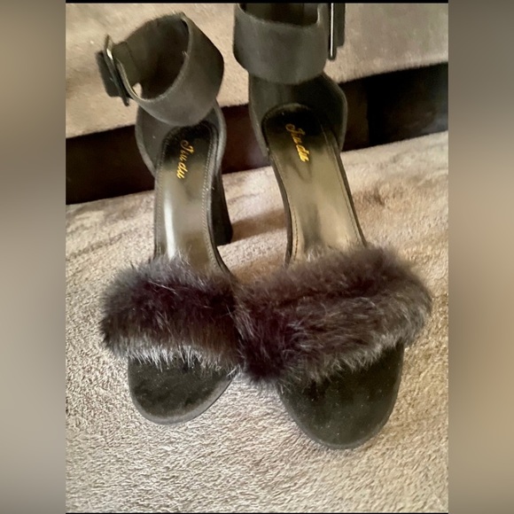 FLUFFY FEATHER HIGH HEEL - Picture 5 of 12